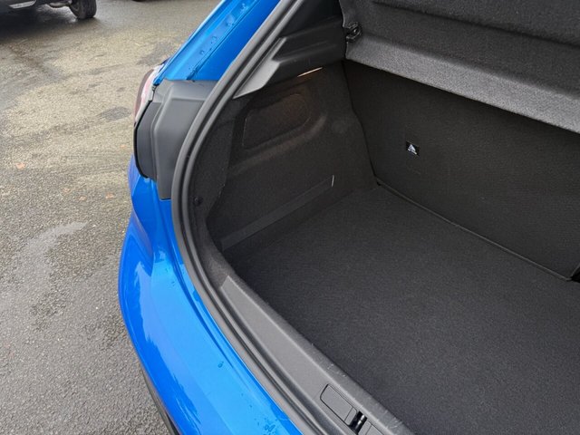 2023 Peugeot 208 1.2L Allure Premium + 5dr - Photo 11