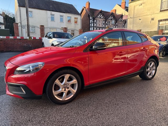 2015 Volvo V40 Cross Country 2L Lux 5dr - Photo 2
