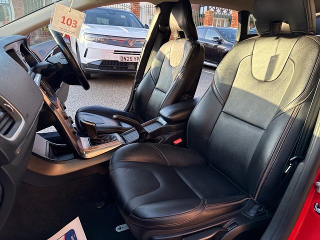 2015 Volvo V40 Cross Country 2L Lux 5dr - Photo 6