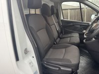 USED 2022 72 RENAULT TRAFIC 2.0 dCi Blue LL30 Business+ Panel Van 5dr Diesel Manual L2 H1 Euro 6 (s/s) (130 ps) This 2022 Renault Trafic Business+ van offers an impressive 7800 litres of cargo volume, making it an ideal choice for businesses needing substantial load space.  Powered by a 2.0 litre dCi Blue diesel engine and meeting Euro 6 emission standards, this LL30 L2 H1 model is equipped with the Business+ trim.  For enhanced driver convenience and safety, it features EASY LINK Navigation with an 8 inch touchscreen and Bluetooth connectivity, manual air conditioning.