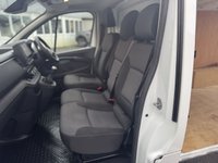 USED 2022 72 RENAULT TRAFIC 2.0 dCi Blue LL30 Business+ Panel Van 5dr Diesel Manual L2 H1 Euro 6 (s/s) (130 ps) This 2022 Renault Trafic Business+ van offers an impressive 7800 litres of cargo volume, making it an ideal choice for businesses needing substantial load space.  Powered by a 2.0 litre dCi Blue diesel engine and meeting Euro 6 emission standards, this LL30 L2 H1 model is equipped with the Business+ trim.  For enhanced driver convenience and safety, it features EASY LINK Navigation with an 8 inch touchscreen and Bluetooth connectivity, manual air conditioning.