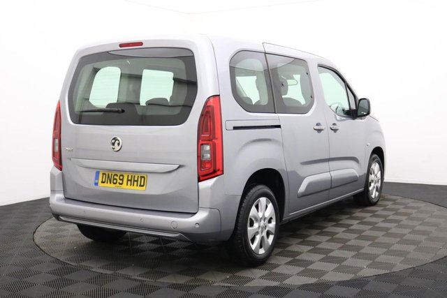 2019 Vauxhall Combo Life 1.2L Energy 5dr - Photo 11