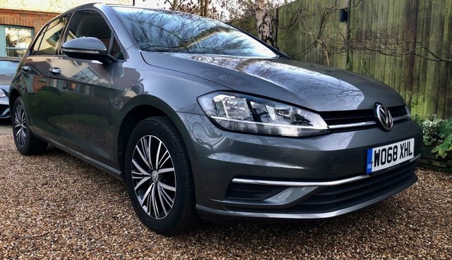 2019 68 Volkswagen Golf 1.5 TSI EVO SE Nav Hatchback 5dr Petrol Manual Euro 6 (s/s) (150 ps) 1 DOCTOR OWNER SINCE MAY 2019 WITH ONLY 44,000 MILES//FULL VW DEALER SERVICE HISTORY//APPLE-PLAY//SATNAV//ALLOYS//FRONT AND REAR PARKING SENSORS//LEATHER BOUND MULTI-FUNCTION STEERING WHEEL//X11 AIRBAGS//ELECTRIC FOLDING MIRRORS//BLUETOOTH//DAB//NEW MOT