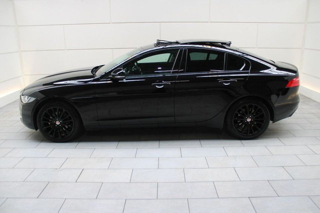 2017 JAGUAR XE - Photo 8