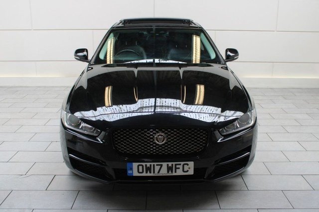 2017 JAGUAR XE - Photo 2