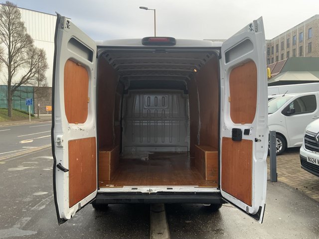 2022 Peugeot Boxer 2.2L Professional 5dr - Photo 9