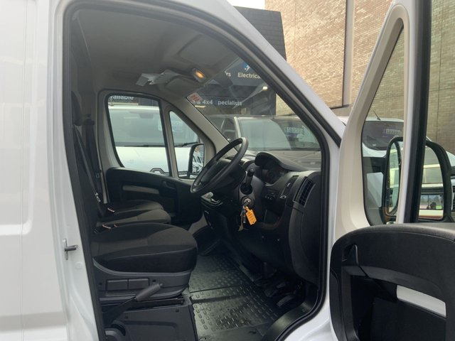 2022 Peugeot Boxer 2.2L Professional 5dr - Photo 11