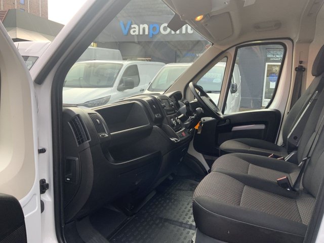 2022 Peugeot Boxer 2.2L Professional 5dr - Photo 12