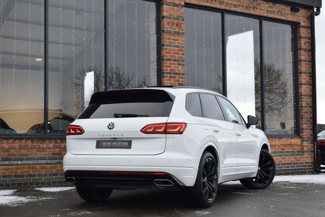 2021 Volkswagen Touareg 3L Black Edition 5dr - Photo 2