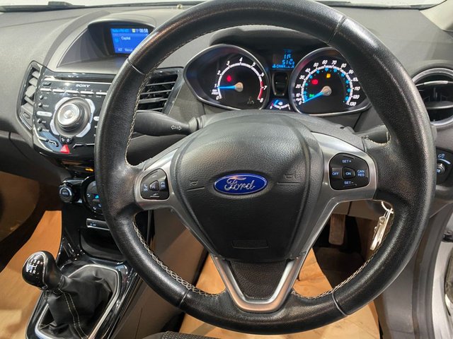 2015 Ford Fiesta 1L Titanium 5dr - Photo 11