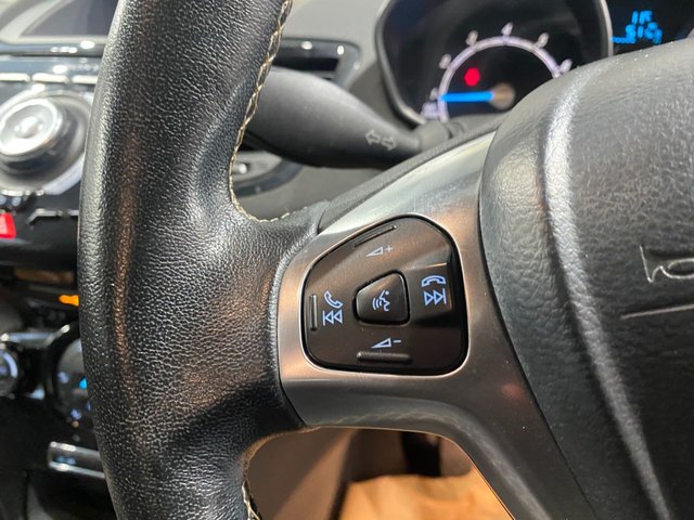 2015 Ford Fiesta 1L Titanium 5dr - Photo 12