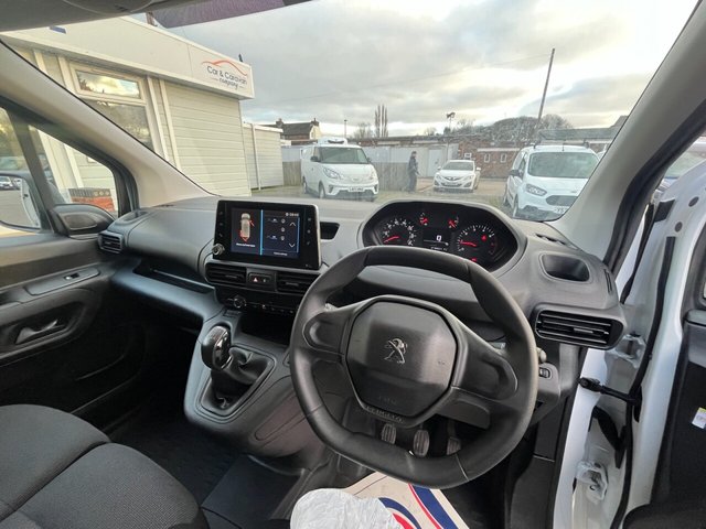 2021 Peugeot Partner 1.5L Professional 5dr - Photo 12