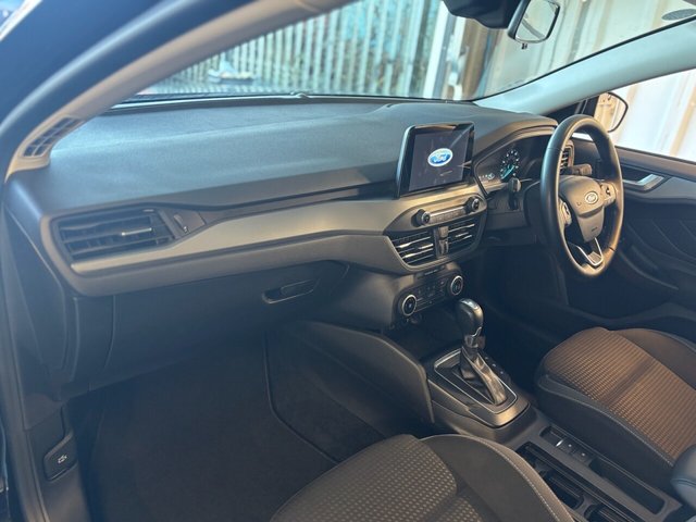 2022 Ford Focus 1L Trend 5dr - Photo 2