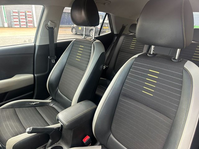 2019 KIA STONIC 1.6 CRDi First Edition SUV 5dr Diesel Manual Euro 6 (s/s) (108 bhp) - Photo 8