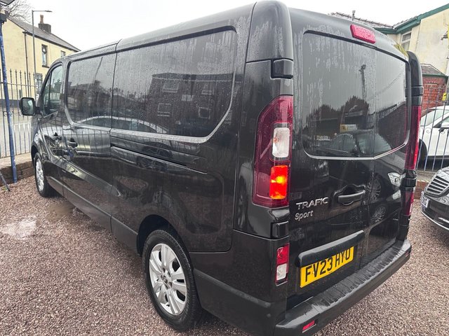2023 RENAULT TRAFIC - Photo 2