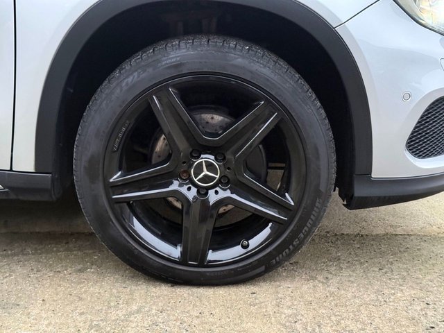 2016 MERCEDES-BENZ GLA GLA200d AMG Line (Premium Plus) 2.1 SUV 5dr Diesel 7G-DCT 4MATIC Euro 6 (s/s) (136 ps) - Photo 4