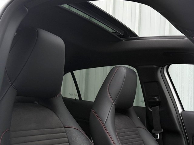 2016 MERCEDES-BENZ GLA GLA200d AMG Line (Premium Plus) 2.1 SUV 5dr Diesel 7G-DCT 4MATIC Euro 6 (s/s) (136 ps) - Photo 7