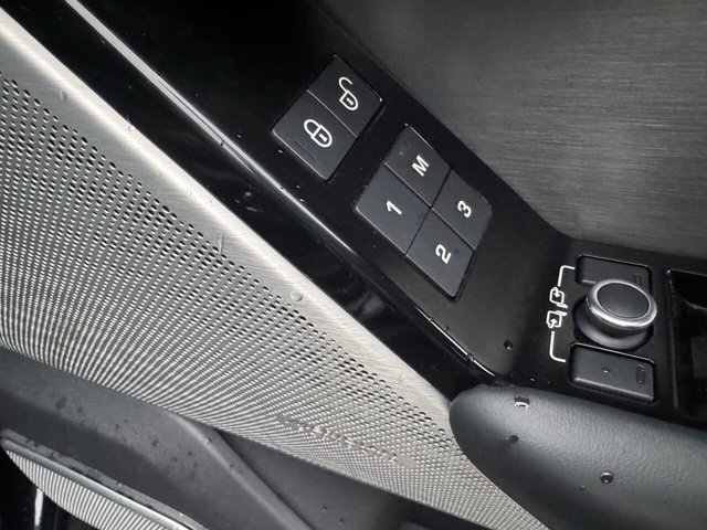 2018 Land Rover Range Rover Velar 2L R-Dynamic Hse 5dr - Photo 12