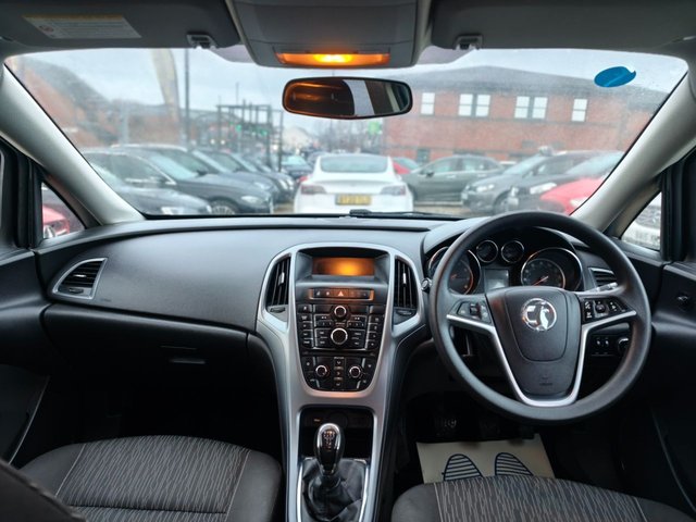 2015 VAUXHALL ASTRA - Photo 7