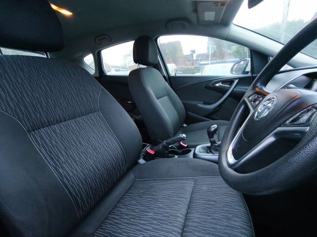 2015 VAUXHALL ASTRA - Photo 10