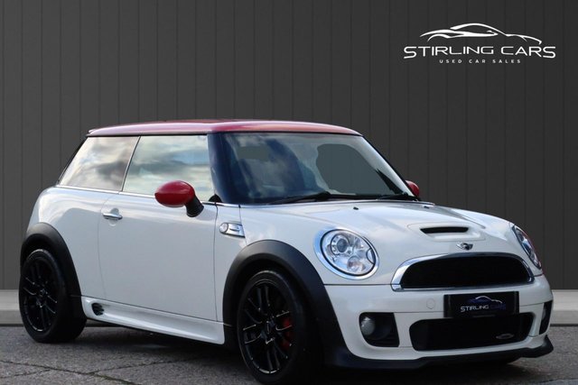 2011 MINI Hatch 1.6L John Cooper Works 3dr - Photo 2