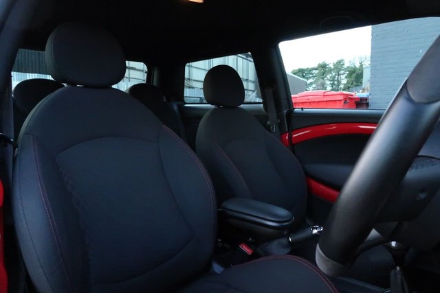 2011 MINI Hatch 1.6L John Cooper Works 3dr - Photo 12