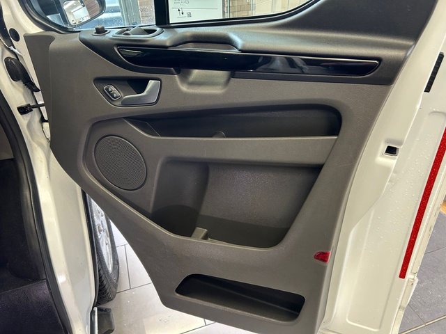2022 Ford Transit Custom 2L Limited 5dr - Photo 12