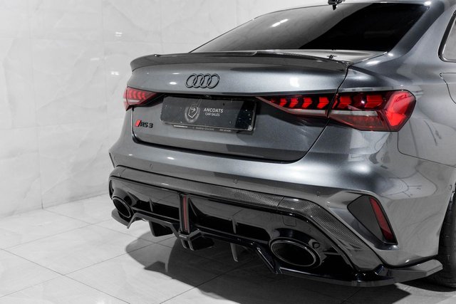 2025 Audi Rs3 2.5L Carbon Vorsprung 4dr - Photo 5