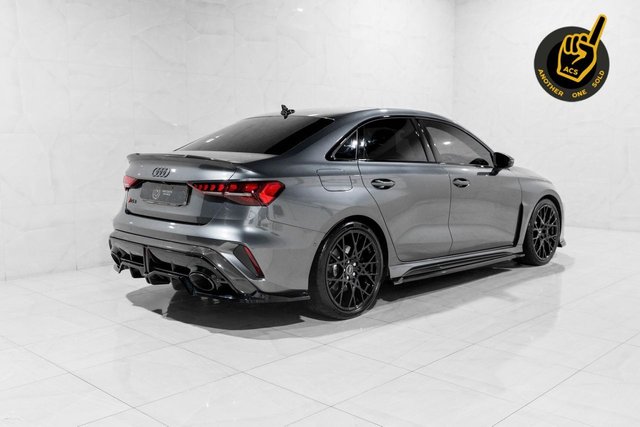 2025 Audi Rs3 2.5L Carbon Vorsprung 4dr - Photo 2