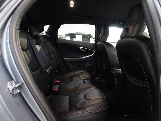 2017 VOLVO V40 1.5 T3 R-Design Pro Hatchback 5dr Petrol Auto Euro 6 (s/s) (152 ps) - Photo 10