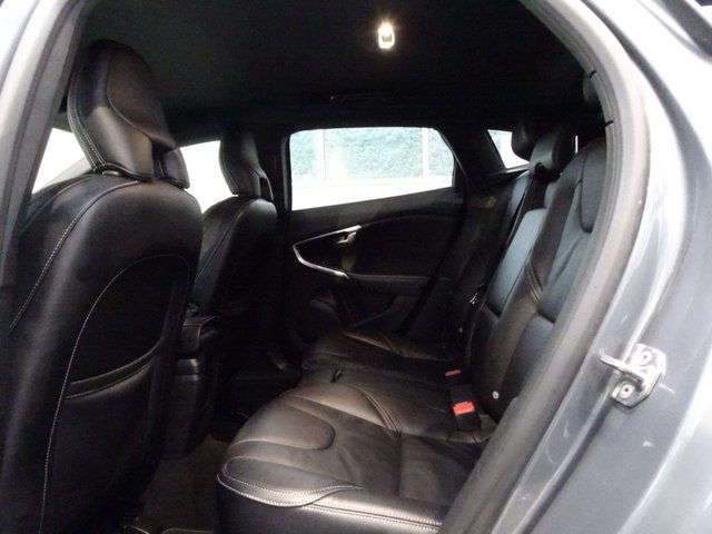 2017 VOLVO V40 1.5 T3 R-Design Pro Hatchback 5dr Petrol Auto Euro 6 (s/s) (152 ps) - Photo 12