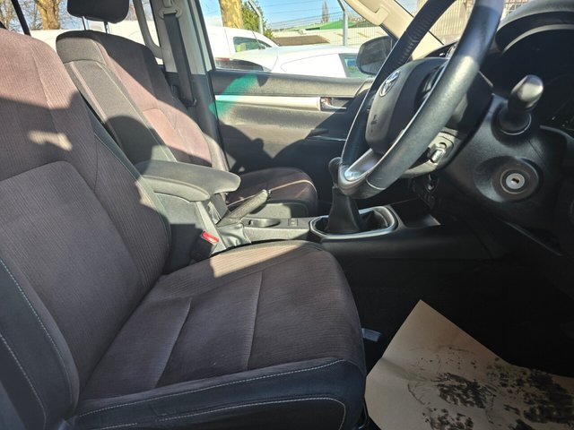 2018 TOYOTA HI-LUX - Photo 2