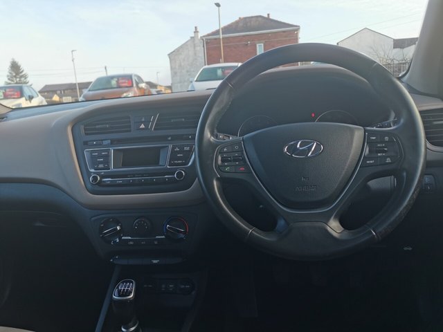 2015 HYUNDAI I20 - Photo 8