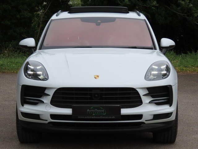 2018 PORSCHE MACAN - Photo 3