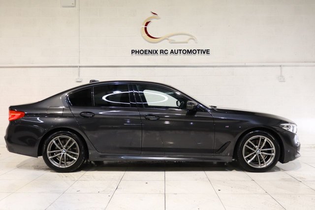 2019 BMW 5 SERIES - Photo 4