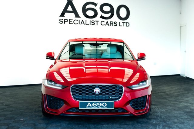 2021 Jaguar Xe - Photo 2