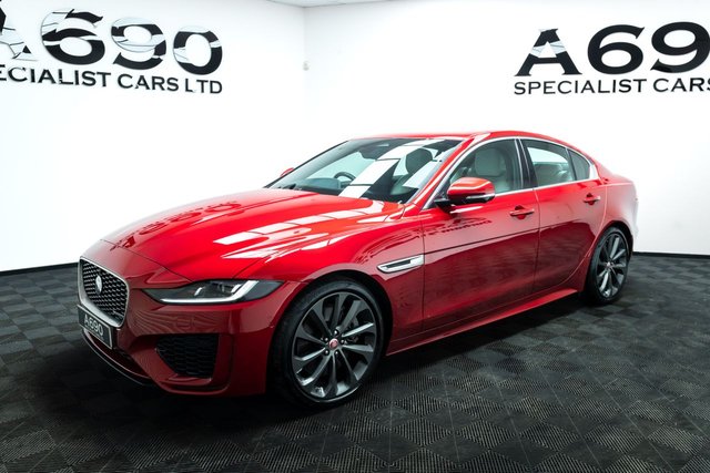 2021 Jaguar Xe - Photo 3