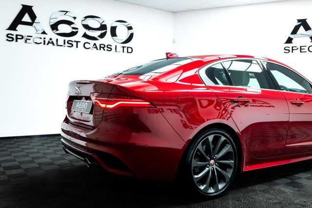 2021 Jaguar Xe - Photo 12