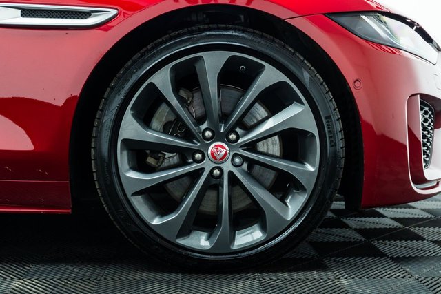 2021 Jaguar Xe - Photo 10