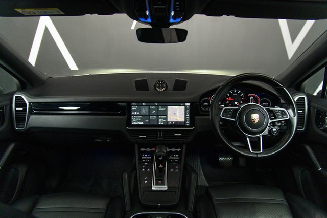 2019 PORSCHE CAYENNE - Photo 2