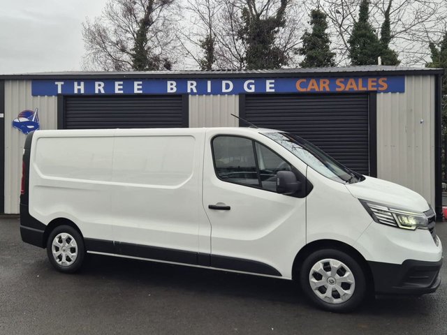 2022 RENAULT TRAFIC - Photo 2