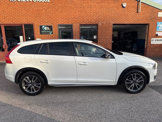 2017 Volvo V60 Cross Country 2L Lux Nav 5dr - Photo 3