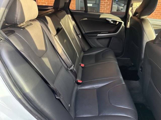 2017 Volvo V60 Cross Country 2L Lux Nav 5dr - Photo 7