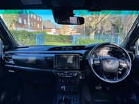 USED 2021 21 TOYOTA HI-LUX 2.8 D-4D Invincible X Pickup Double Cab 4dr Diesel Auto 4WD Euro 6 (s/s) (204 ps) CarPlay, Reverse Camera