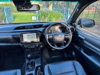 USED 2021 21 TOYOTA HI-LUX 2.8 D-4D Invincible X Pickup Double Cab 4dr Diesel Auto 4WD Euro 6 (s/s) (204 ps) CarPlay, Reverse Camera