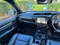 USED 2021 21 TOYOTA HI-LUX 2.8 D-4D Invincible X Pickup Double Cab 4dr Diesel Auto 4WD Euro 6 (s/s) (204 ps) CarPlay, Reverse Camera