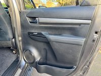 USED 2021 21 TOYOTA HI-LUX 2.8 D-4D Invincible X Pickup Double Cab 4dr Diesel Auto 4WD Euro 6 (s/s) (204 ps) CarPlay, Reverse Camera