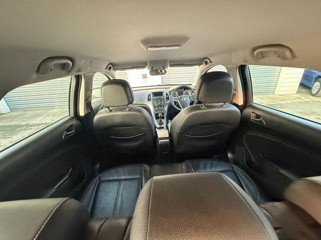 2014 VAUXHALL ASTRA 1.6 16V Elite Sports Tourer 5dr Petrol Manual Euro 5 (115 ps) - Photo 12