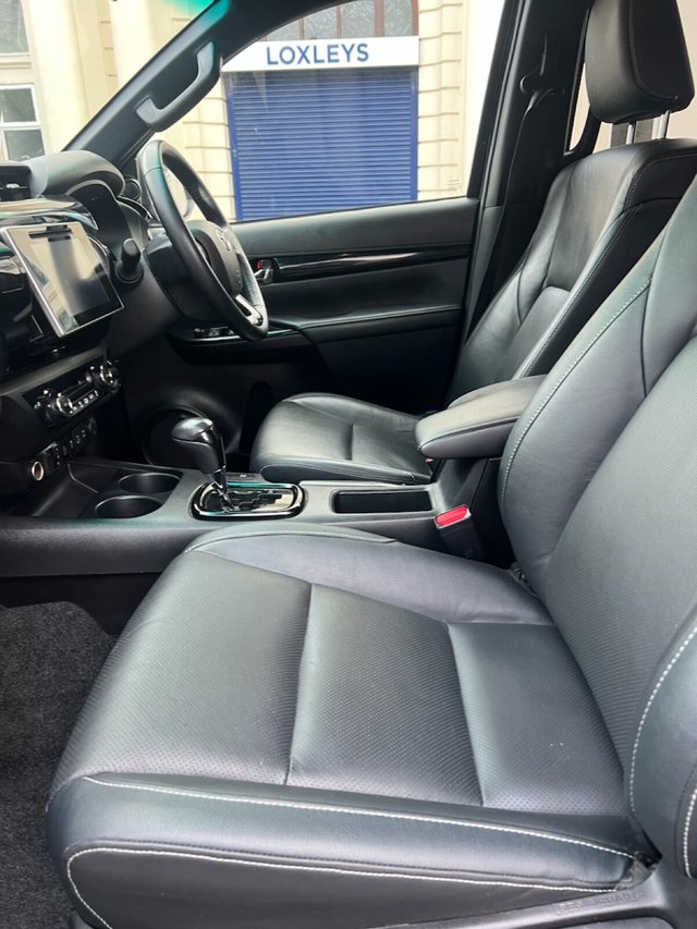 2018 TOYOTA HI-LUX 2.4 D-4D Invincible X Pickup Double Cab 4dr Diesel Auto 4WD Euro 6 (TSS, 3.5t) (150 ps) - Photo 11