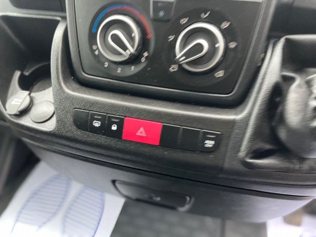 2019 Peugeot Boxer 2.2L Professional 5dr - Photo 12